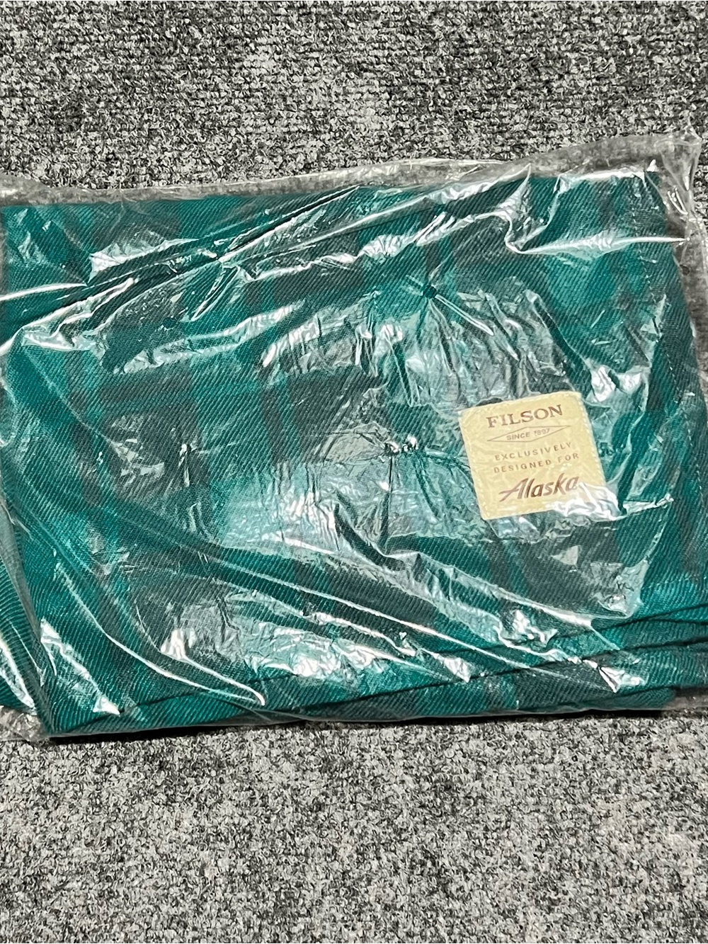 NEW ALASKA AIRLINES FIRST CLASS FILSON THROW BLANKET SEALED NEVER USED - Picture 2 of 3